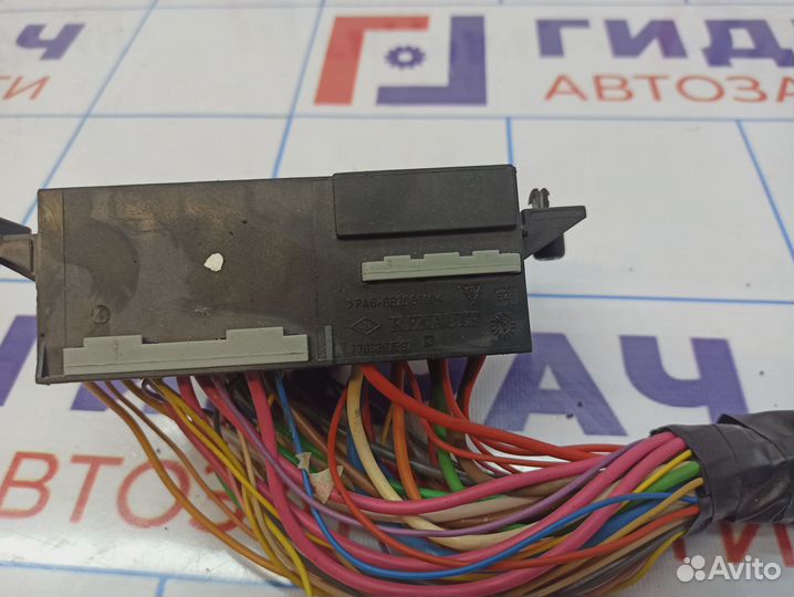 Блок предохранителей Nissan Almera (G15) 77032-975