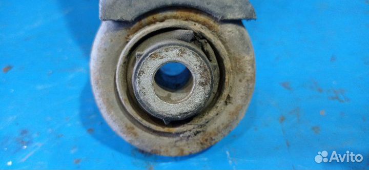 Задний правый продольный рычаг Mercedes-Benz W124