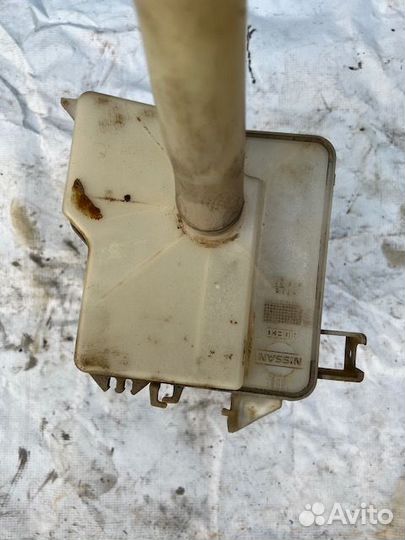 Бачок омывателя лобового стекла Nissan Maxima (A32