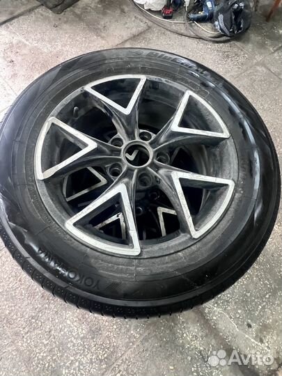 R16 Yokohama BluEarth-A 215/60, PCD 5x114.3 DIA 64