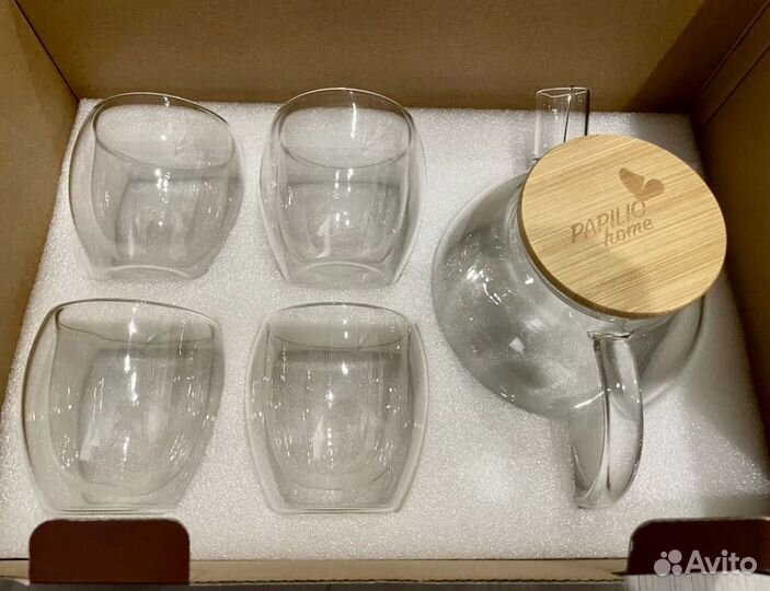 Набор новый чайник и 4 стакана термостойкие