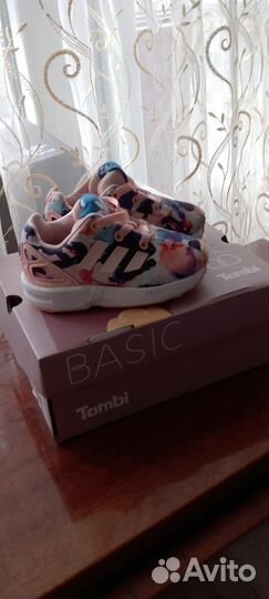 Кроссовки на девочку