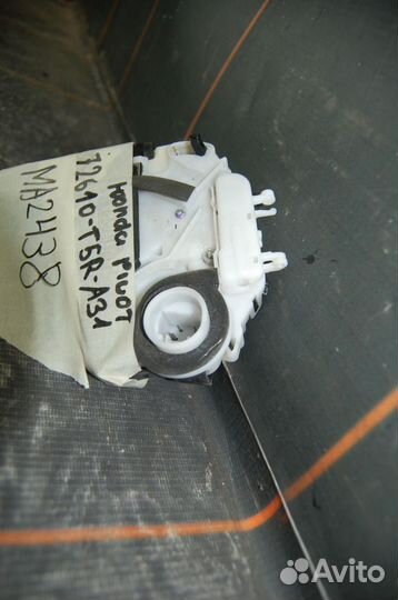 Замок двери задней правой - Honda Pilot 3