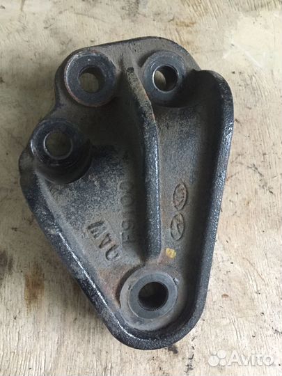 Кронштейн опоры двигателя Киа Рио Kia Rio 4
