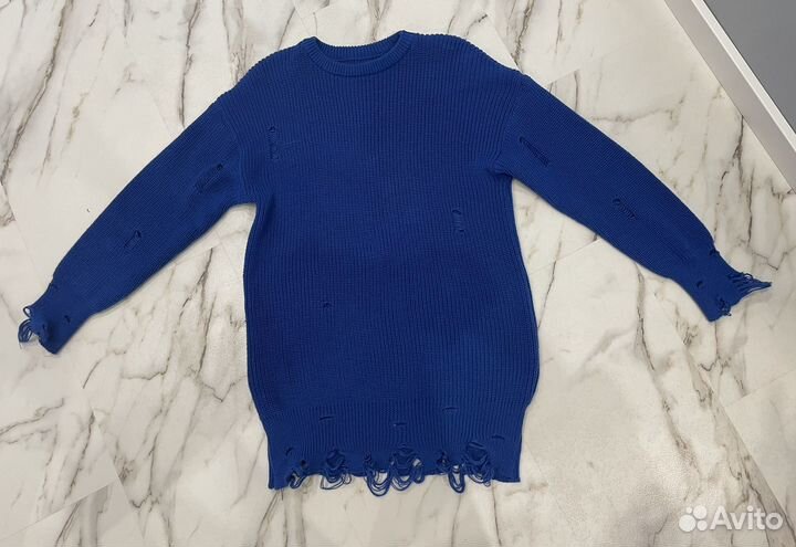 Свитер женский рваный