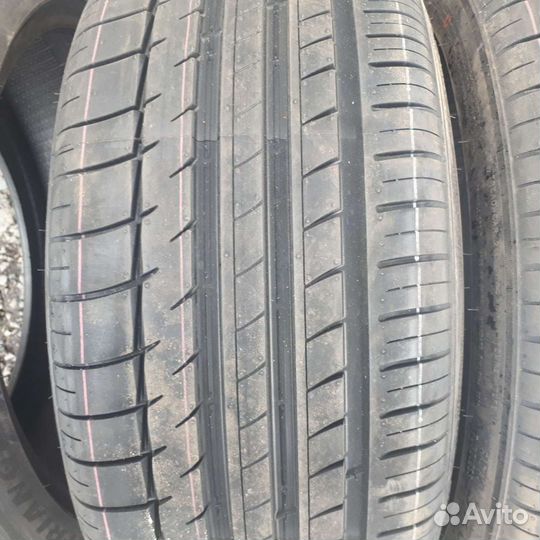 Triangle TH201 235/40 R18