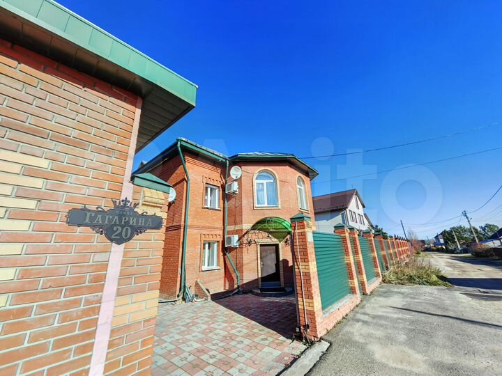 Коттедж 335,8 м² на участке 10 сот.