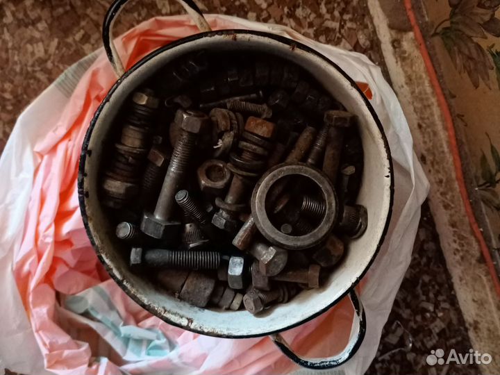 Ведерко с деталями