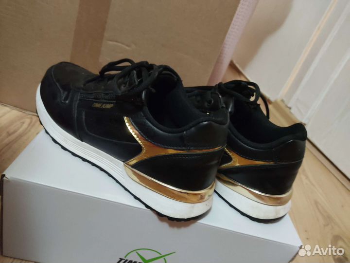 Кроссовки 38