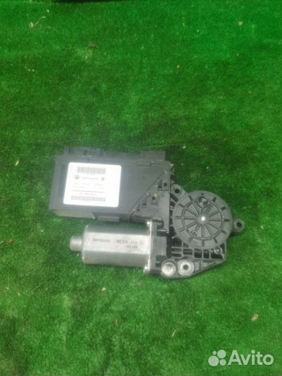 Мотор стеклоподъемника передний левый Volkswagen