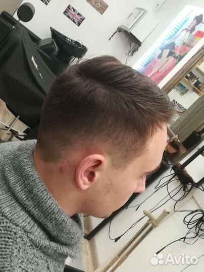 Модель: мужская стрижка, опасное бритья, борода