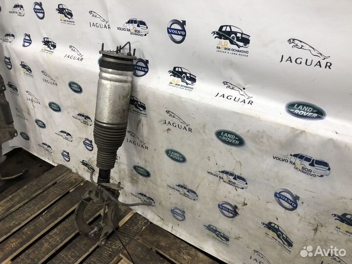 Пневмостойка передняя левая Land Rover Discovery V