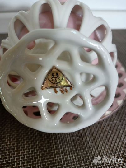 Розовый фарфор