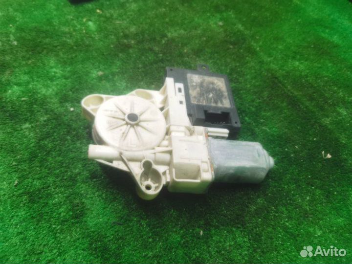 Моторчик стеклоподъемника задний левый Volvo S40