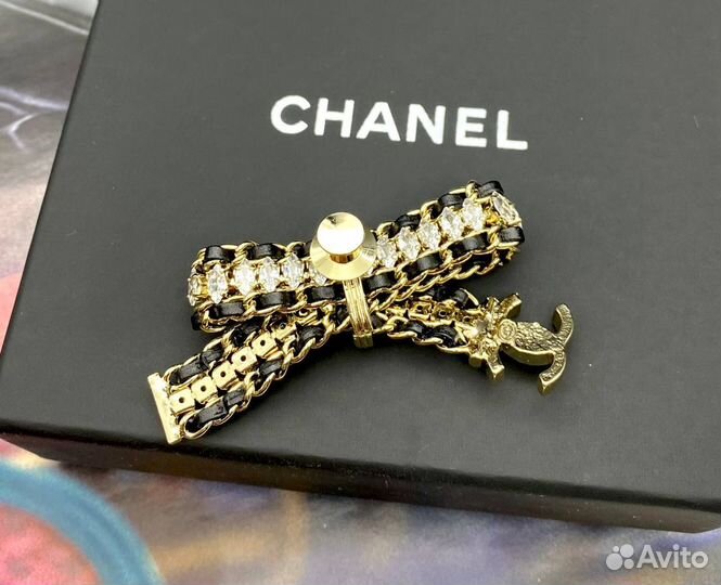 Колье, серьги и брошь Chanel