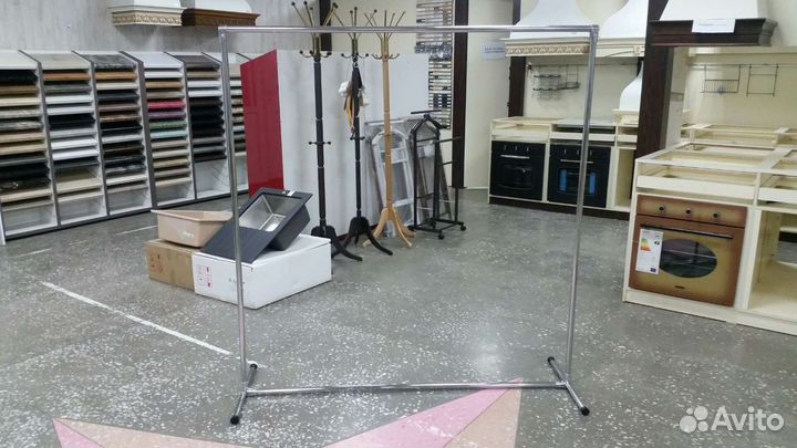 Вешалка трубная для вещей