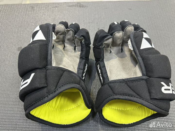 Краги хоккейные Fisher ct150 