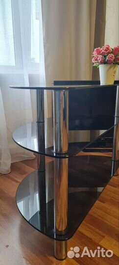 Стекляная тумба под телевизор