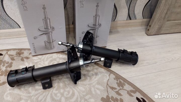 Передние стойки амортизатора