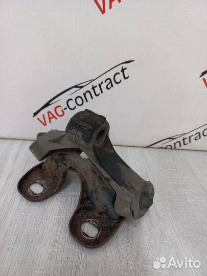 Крепление глушителя Volkswagen Passat B6 1.8 2008