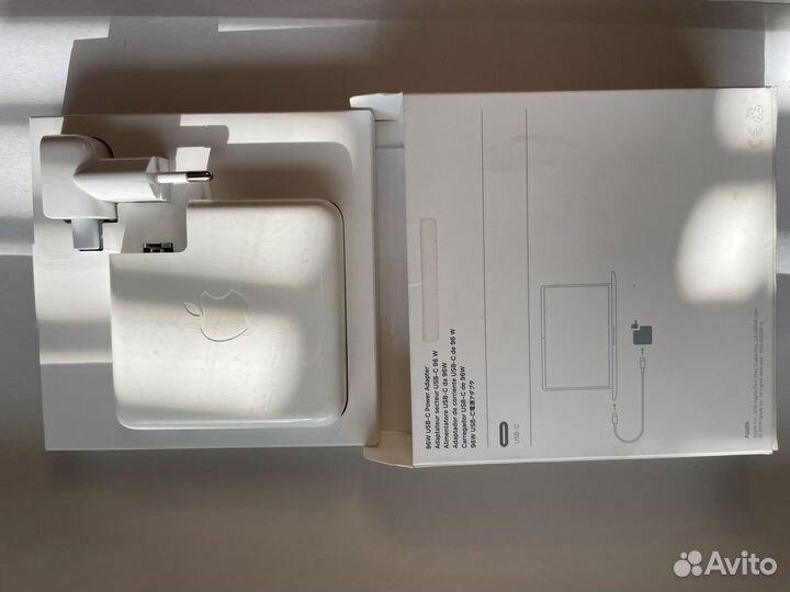 Apple USB-C power adapter 96 w