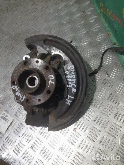 Поворотный кулак передний левый Renault Fluence