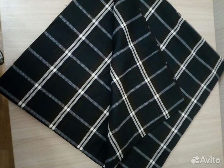 Новый костюмный отрез 1м. х 5м. клетка на ткани