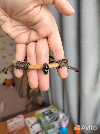 Браслеты в ассортименте
