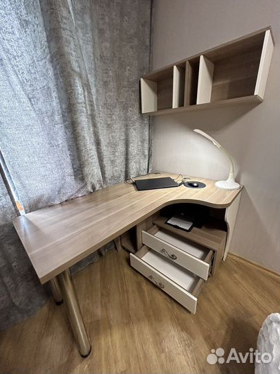 Рабочий стол для школьника