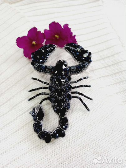 Брошь ручной работы скорпион