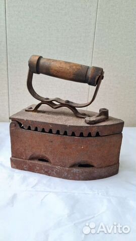 Старинный угольный утюг