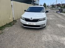 Skoda Rapid 1.6 MT, 2016, битый, 269 000 км, с пробегом, цена 900 000 руб.