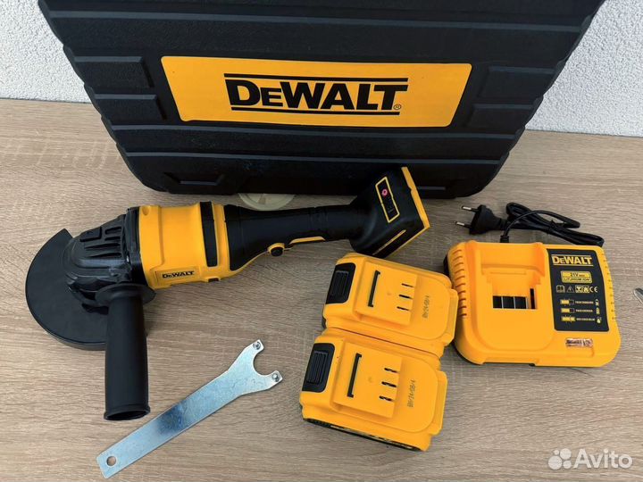 Аккумуляторная болгарка DeWalt