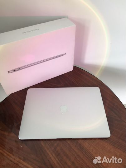MacBook Air 13 2020 i3 8gb 256gb