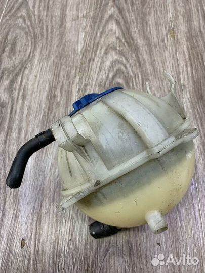 Бачок расширительный Volkswagen Golf 5 2005