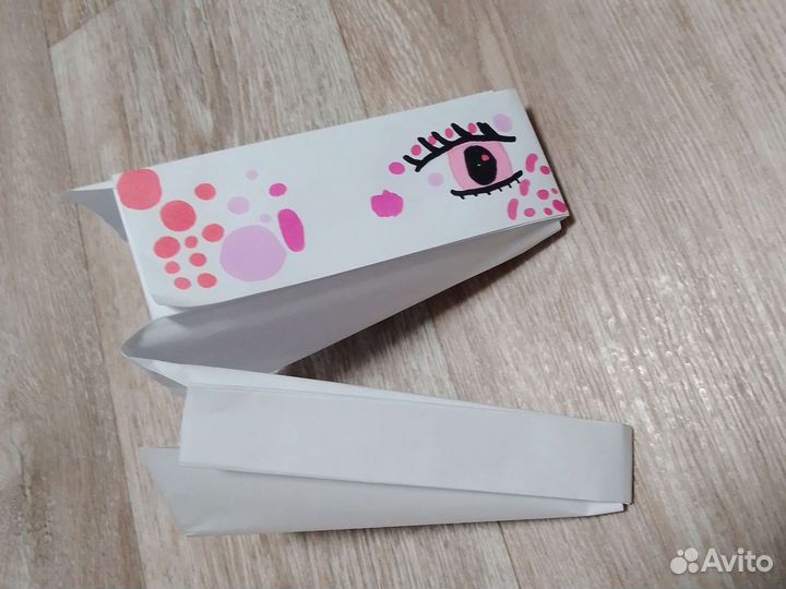 Дракон на руку из бумаги соими руками