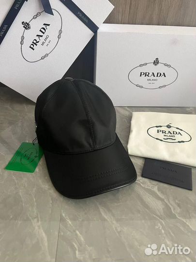 Кепка черная Prada