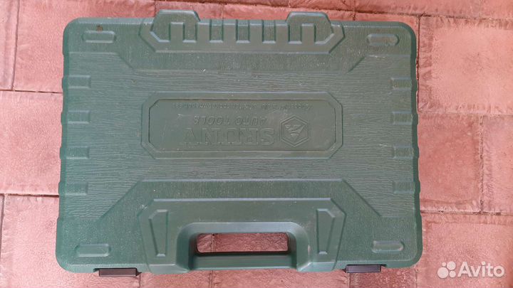 Набор ключей и головок 122 инструмента