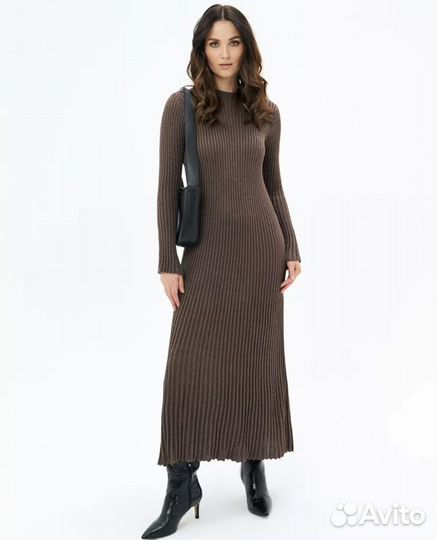 Платье вязаное