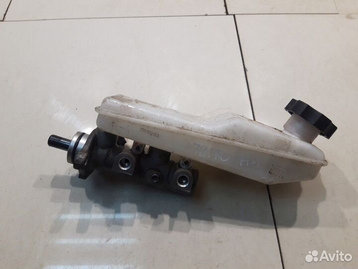 Главный тормозной цилиндр с баком (Hyundai H-1 II)