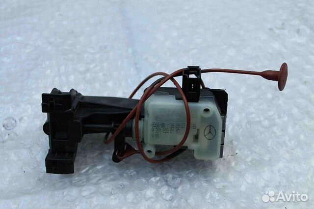 Активатор замка крышки бензобака Mercedes Be