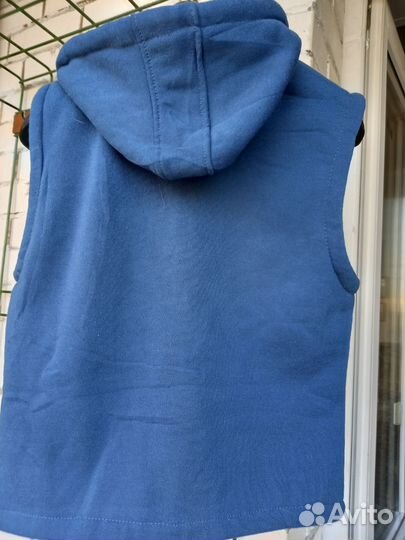 Безрукавка с капюшоном детская новая