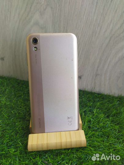 Телефон Honor 8s