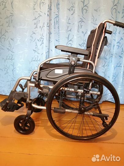 Кресло-коляска для инвалидов