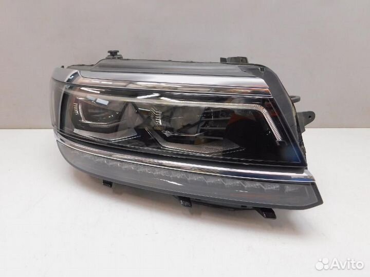 Фара правая Volkswagen Tiguan