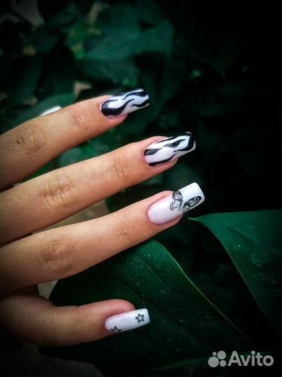 Модель на маникюр