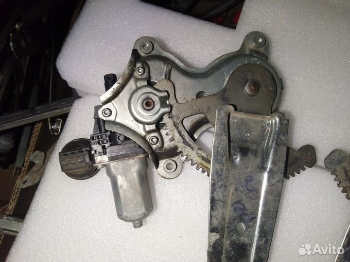 Стеклоподъемник задний Toyota LC Prado 120 RX300