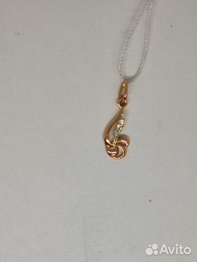 Золотая подвеска с фианитом