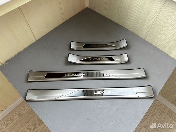 Lexus UX200 накладки на пороги Lexus UX250h