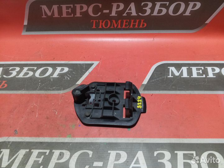 Мерседес 203,209 крепление аварийного знака